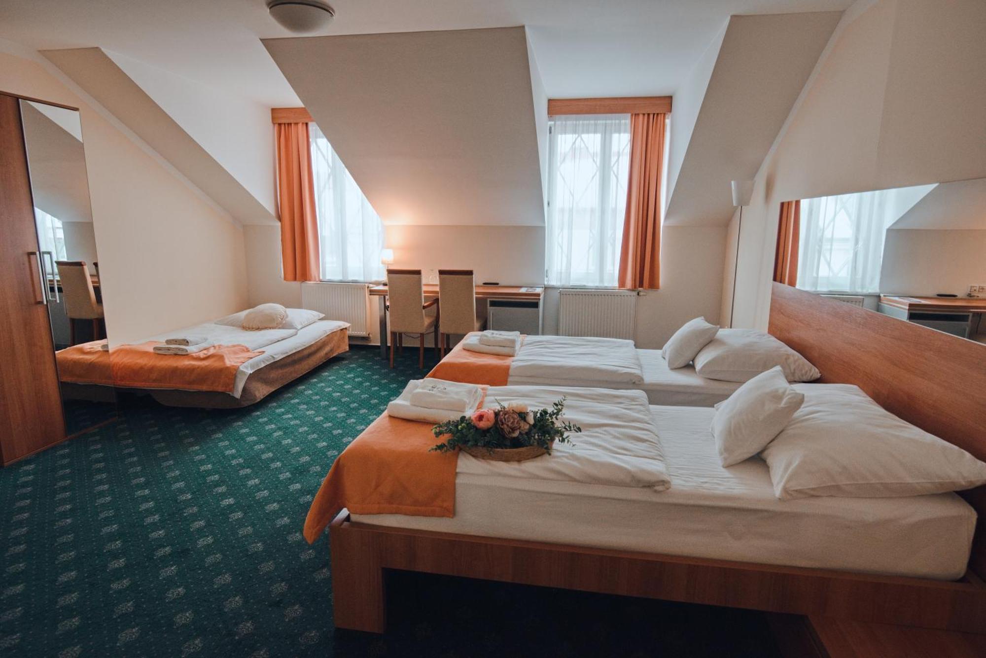 Hotel Grand Hradec Králové Exterior foto